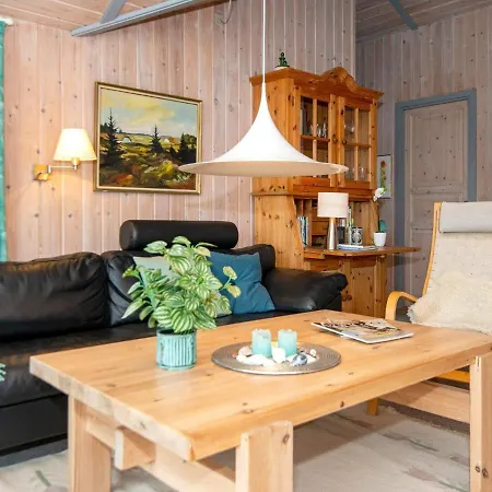 6 Person Holiday In R M