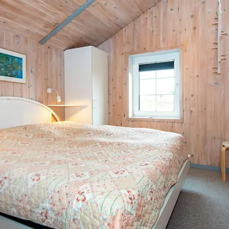 6 Person Holiday In R M
