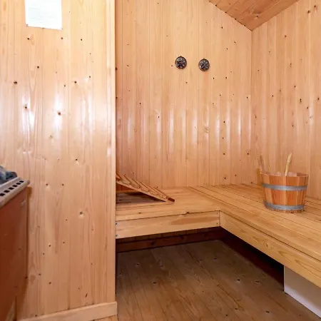 6 Person Holiday In R M